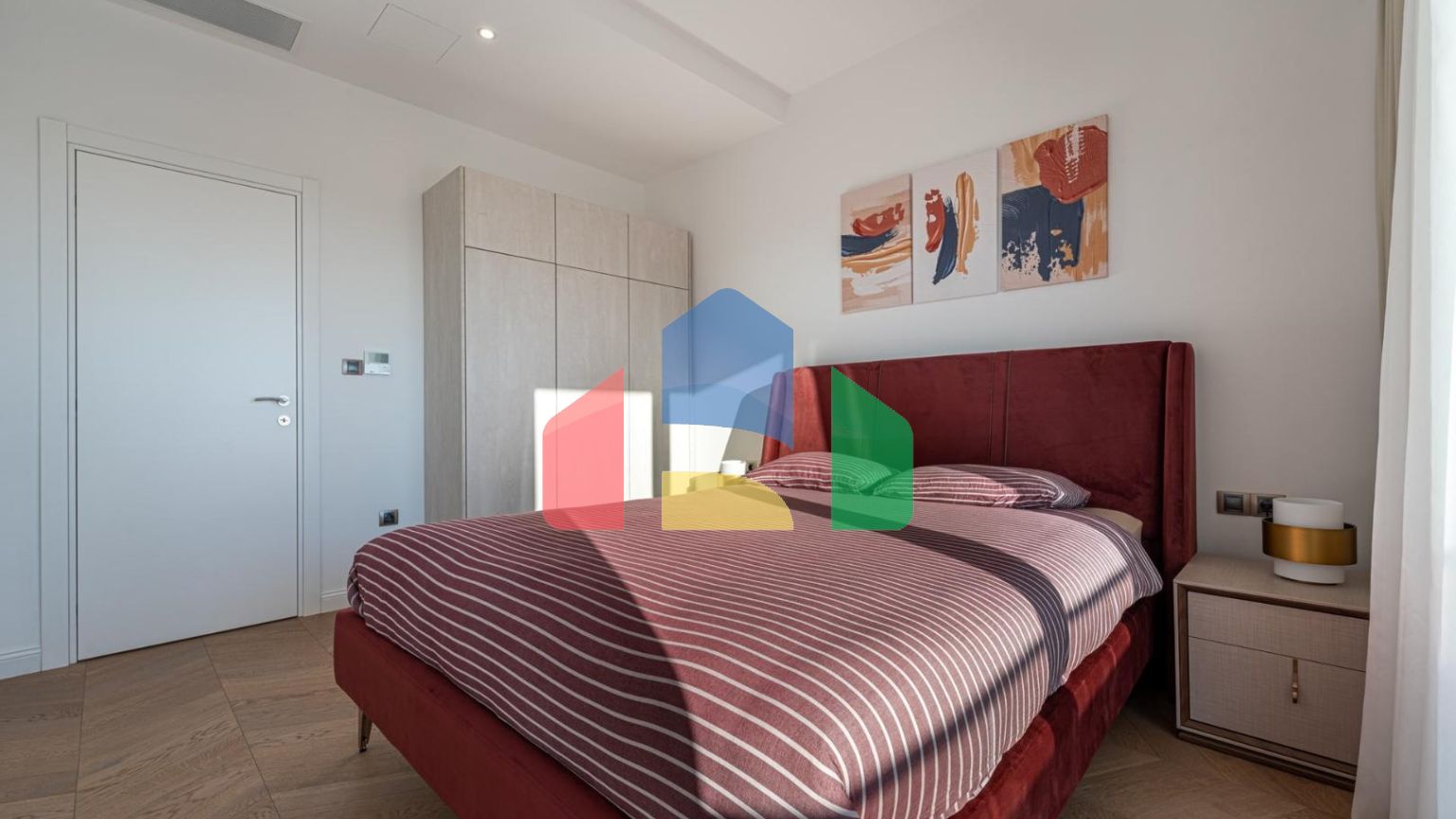 Вилла в Кримовице с 4 спальнями и бассейном с видом на море.