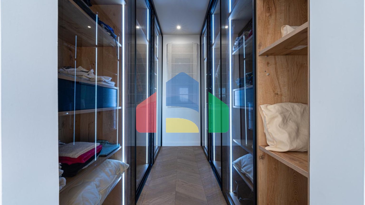 Вилла в Кримовице с 4 спальнями и бассейном с видом на море.