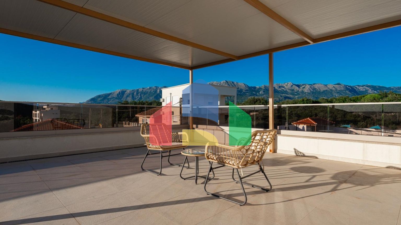 Вилла в Кримовице с 4 спальнями и бассейном с видом на море.