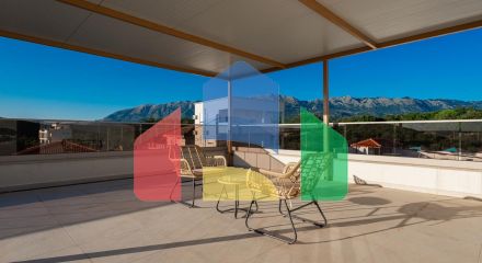 Вилла в Кримовице с 4 спальнями и бассейном с видом на море. Вилла в Кримовице с 4 спальнями и бассейном с видом на море.