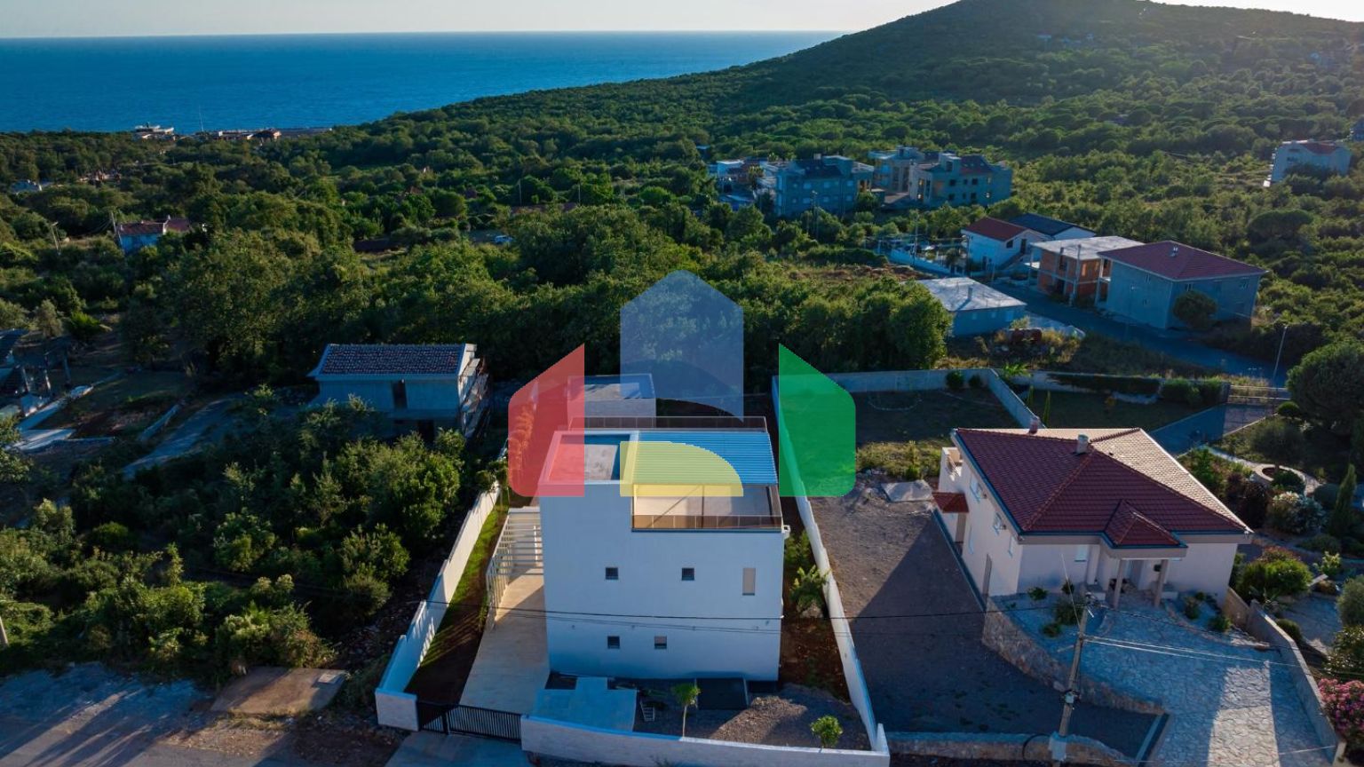 Вилла в Кримовице с 4 спальнями и бассейном с видом на море.