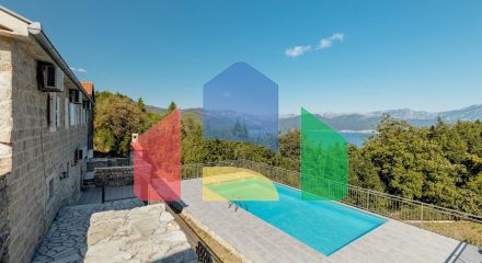 Qualitatively restored stone house with a swimming pool and panoramic views of the bay in Zabrje, Lustica peninsula