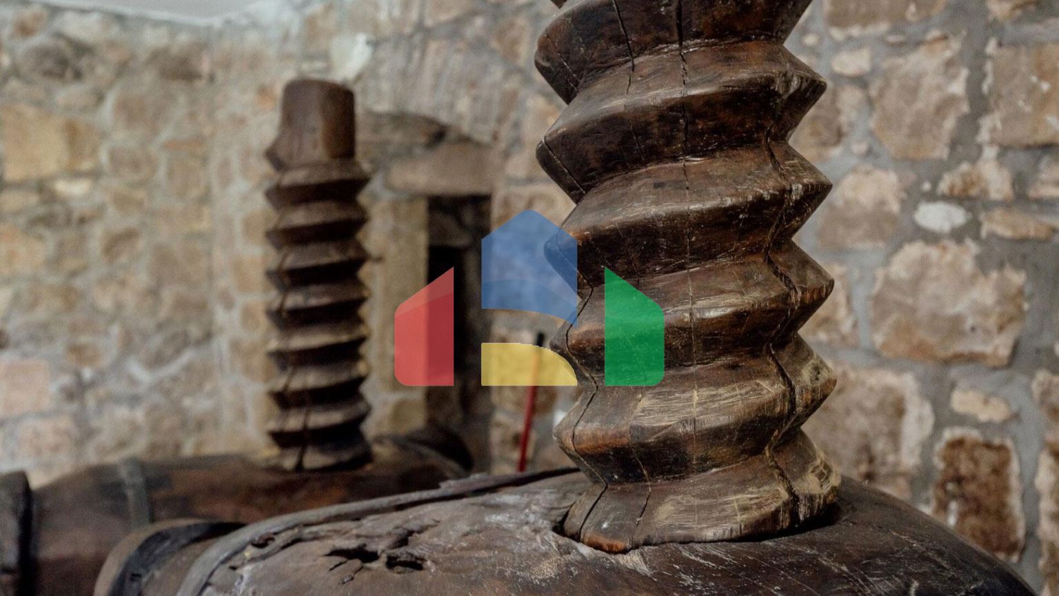 Качественно отреставрированный каменный дом с бассейном и панорамным видом на залив в Забрђе, полуостров Луштица