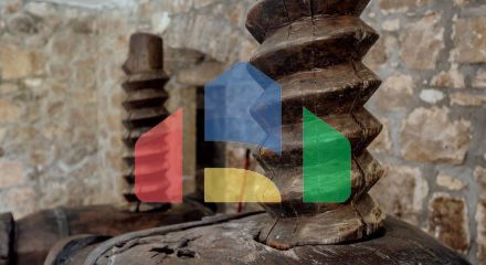 Качественно отреставрированный каменный дом с бассейном и панорамным видом на залив в Забрђе, полуостров Луштица