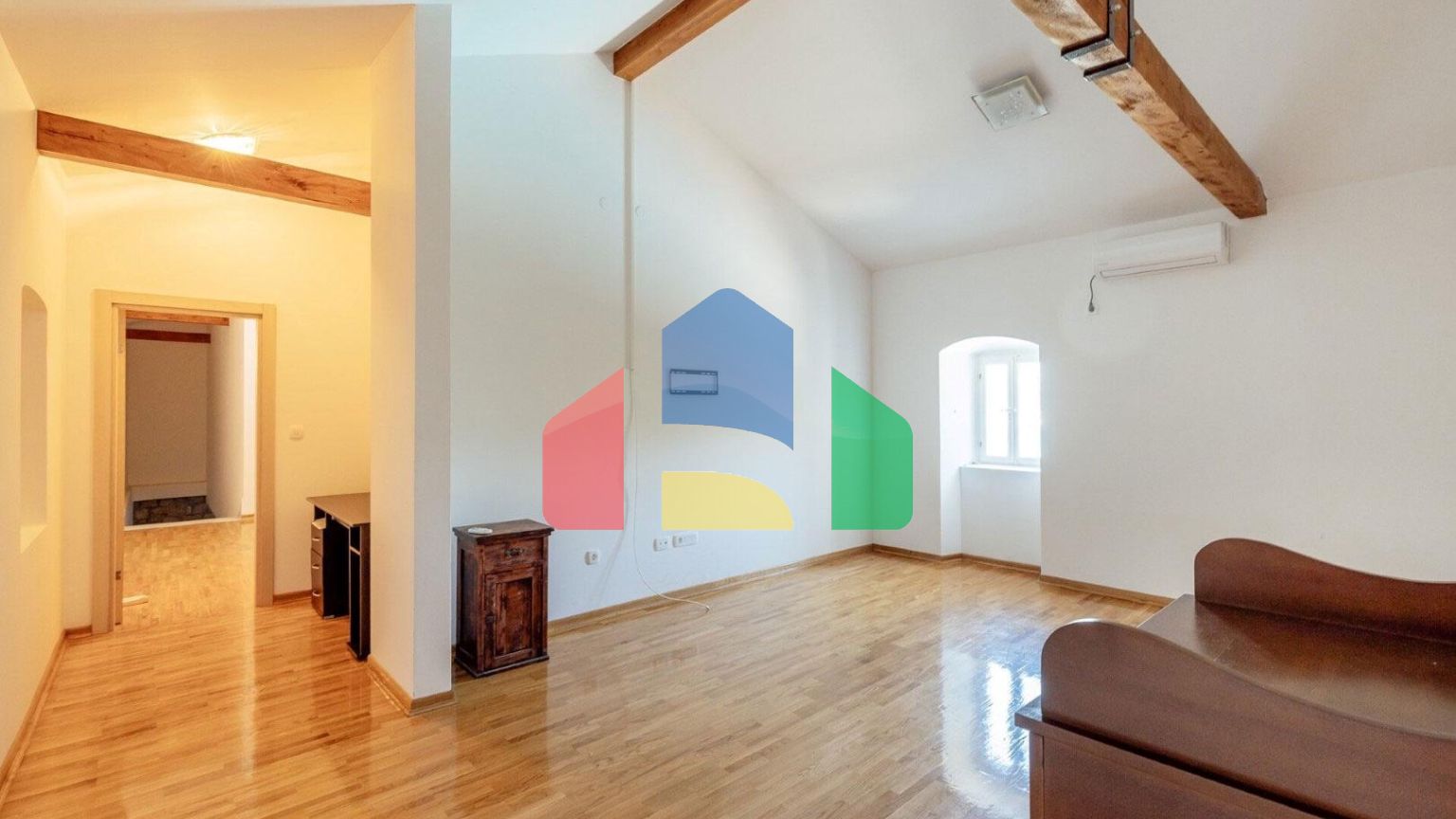 Качественно отреставрированный каменный дом с бассейном и панорамным видом на залив в Забрђе, полуостров Луштица