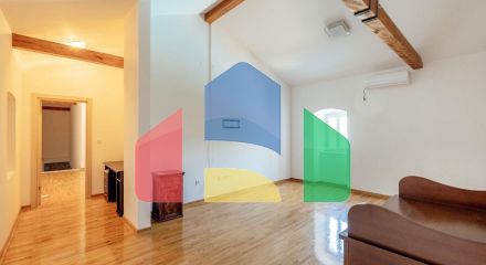 Качественно отреставрированный каменный дом с бассейном и панорамным видом на залив в Забрђе, полуостров Луштица