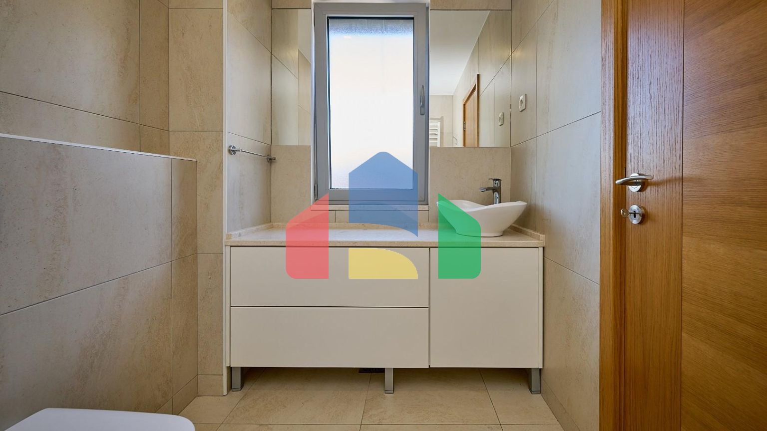 Продается современная дизайнерская вилла в Кримовицах