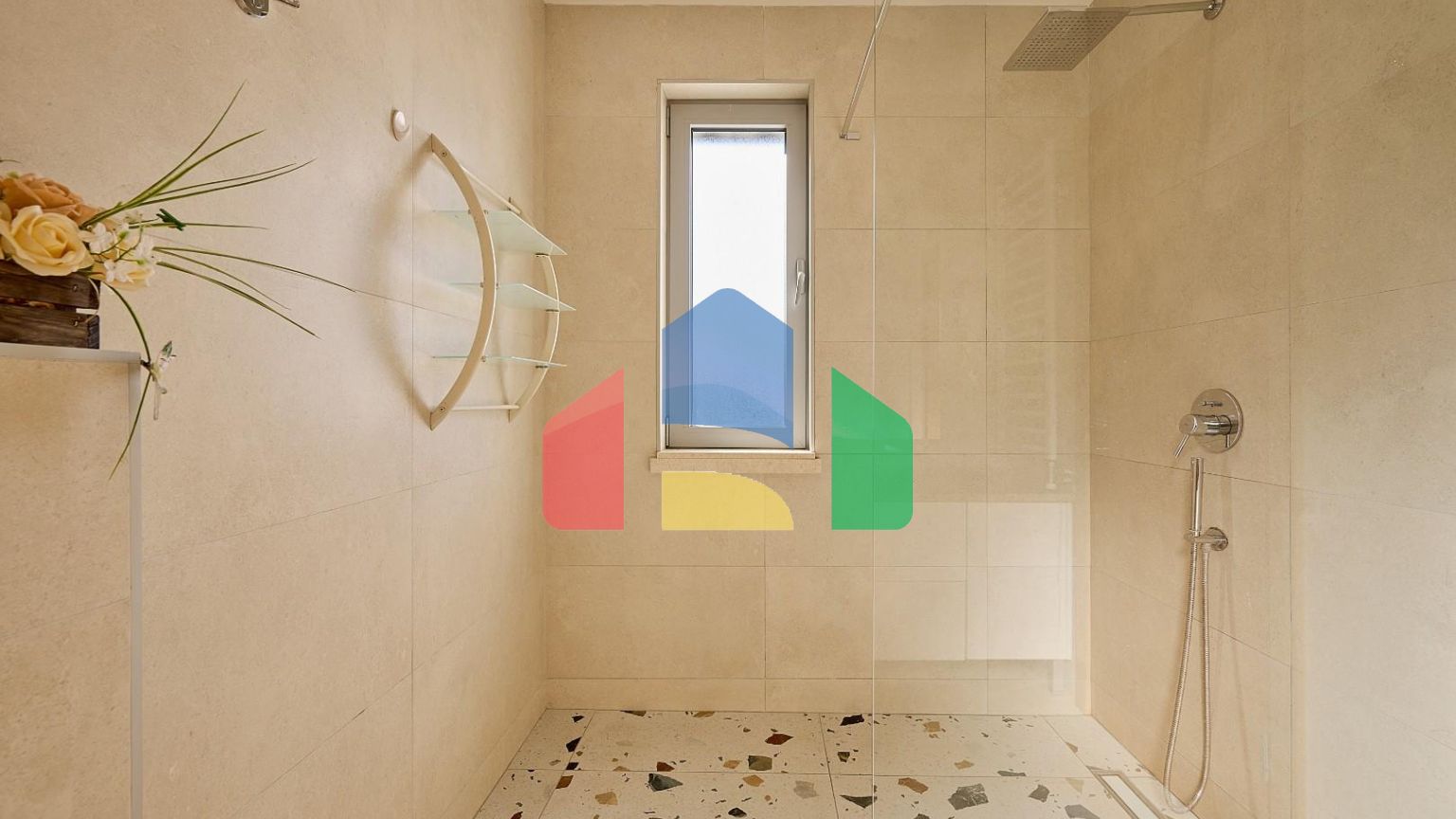 Продается современная дизайнерская вилла в Кримовицах