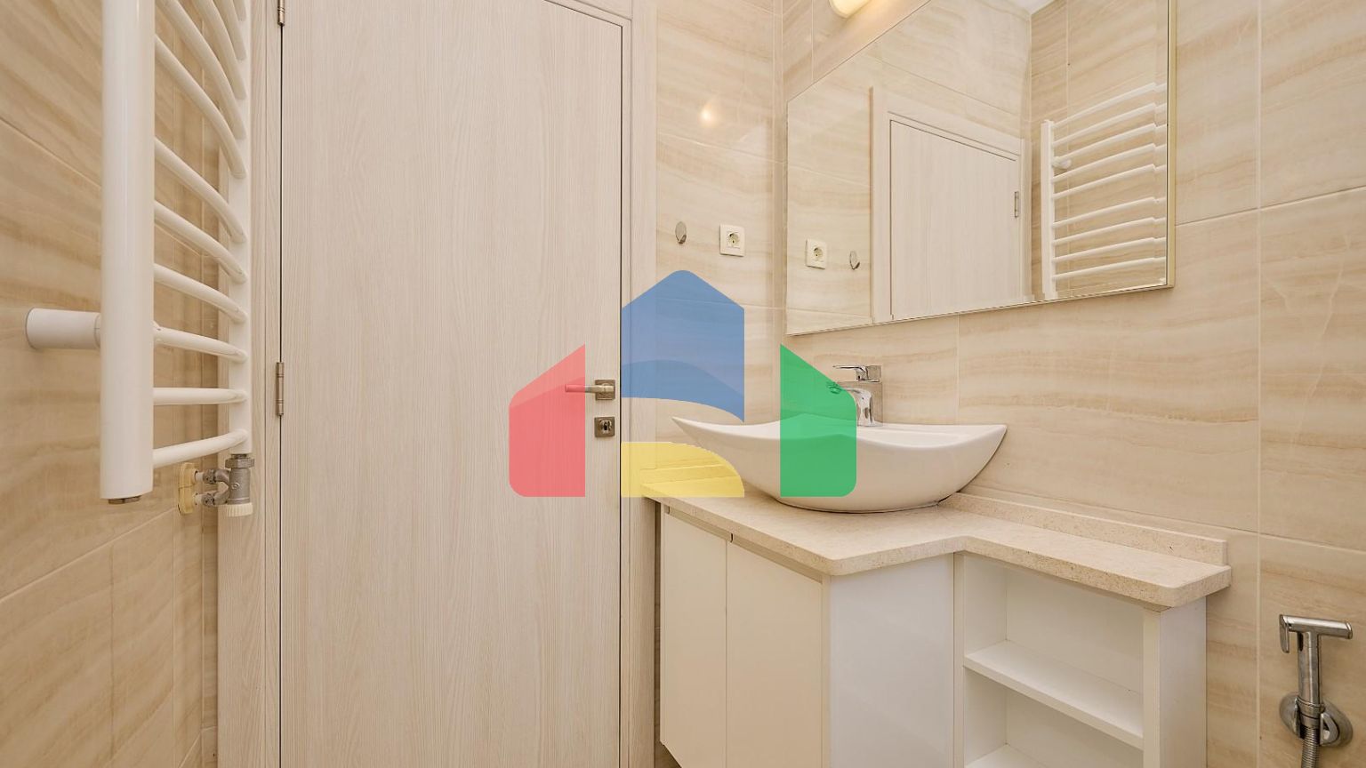 Продается современная дизайнерская вилла в Кримовицах