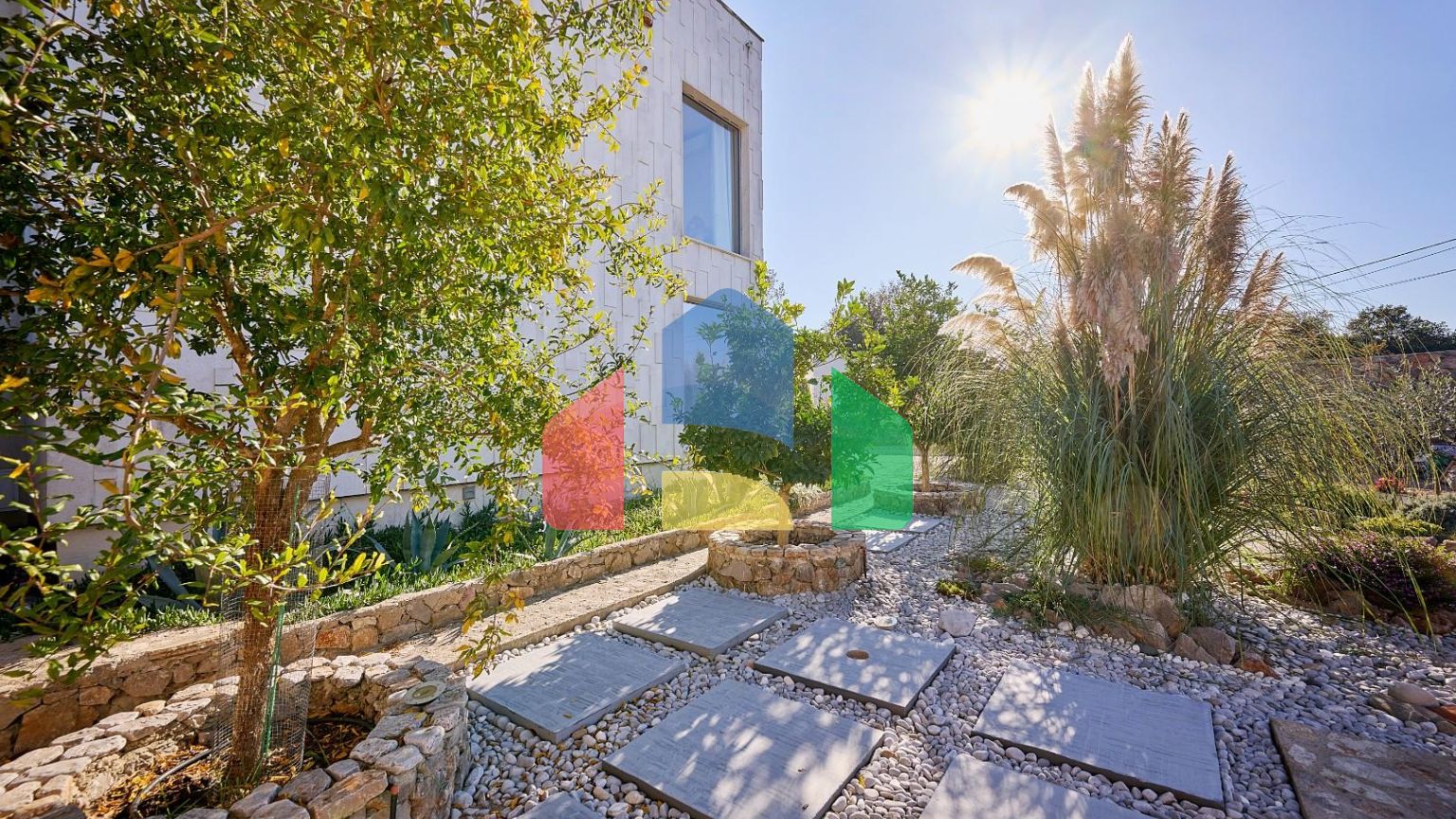 Продается современная дизайнерская вилла в Кримовицах