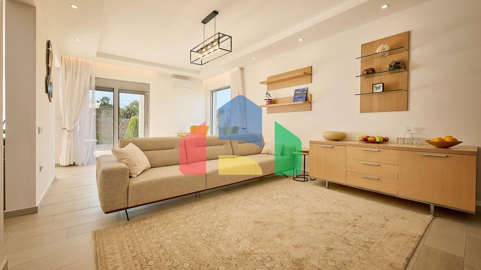 Продается современная дизайнерская вилла в Кримовицах