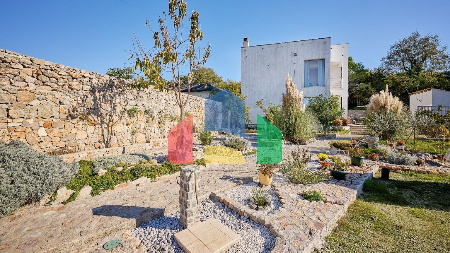 Продается современная дизайнерская вилла в Кримовицах