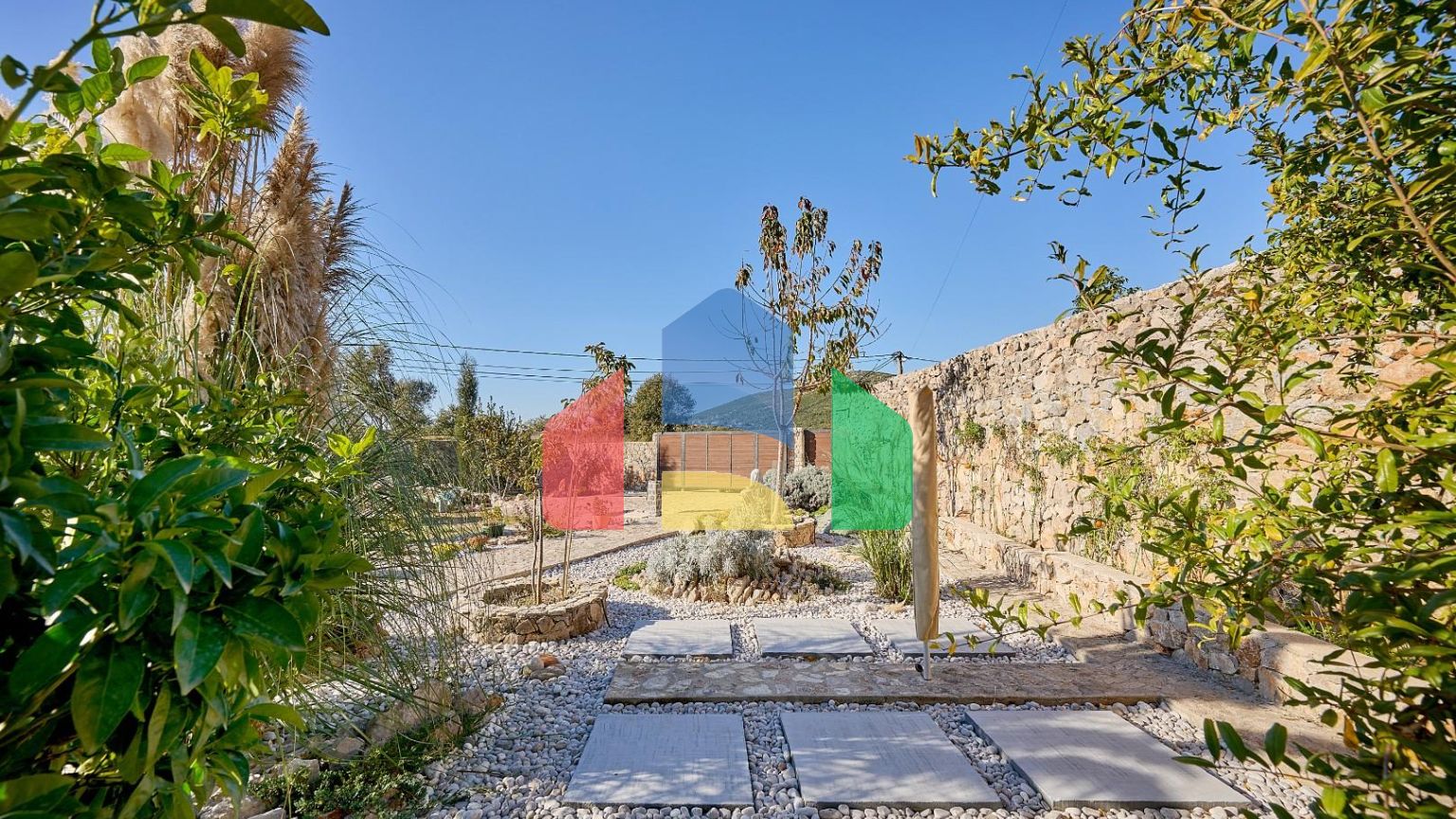 Продается современная дизайнерская вилла в Кримовицах