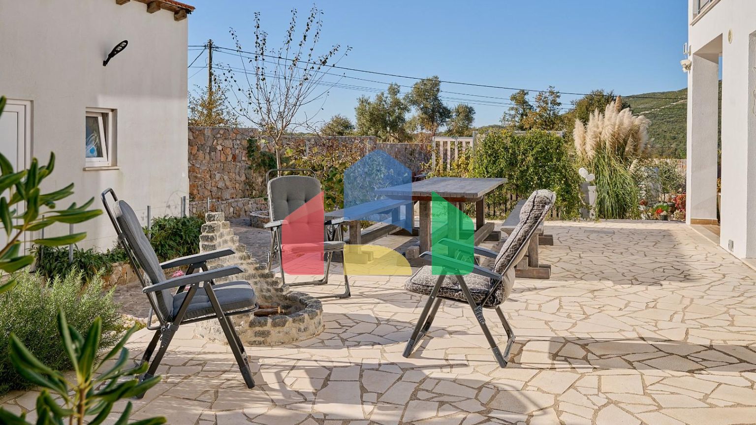 Продается современная дизайнерская вилла в Кримовицах