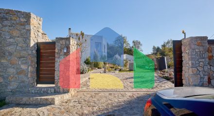 Продается современная дизайнерская вилла в Кримовицах