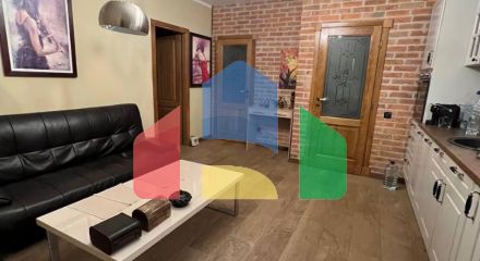 Продается уютный дом в живописном поселке Кримовица, всего в 8 км от Будвы.