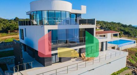 Эксклюзивная вилла c видом на море в Кримовице