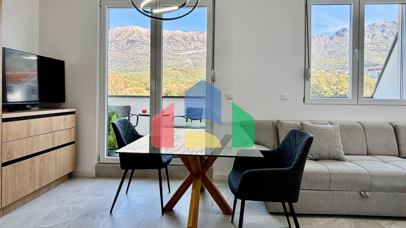 Продается новая дизайнерская студия в жилом комплексе в Радановичи