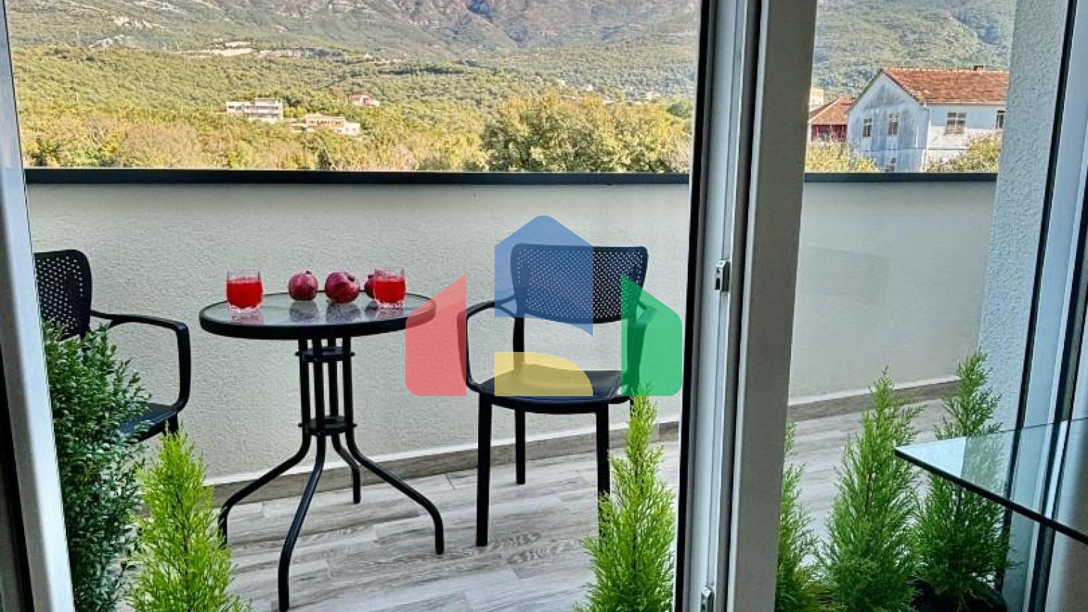 Продается новая дизайнерская студия в жилом комплексе в Радановичи