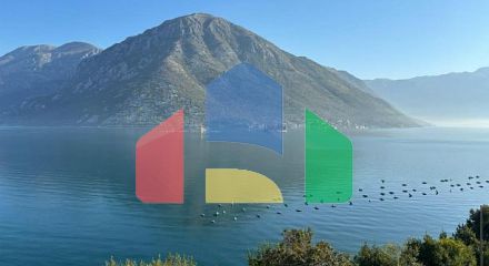 Великолепная вилла с камином на первой линии и видом на Боко-Которскую бухту