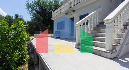 Захватывающая вилла с бассейном с видом на Которский залив