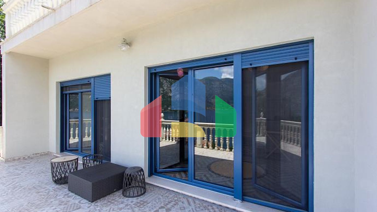 Захватывающая вилла с бассейном с видом на Которский залив