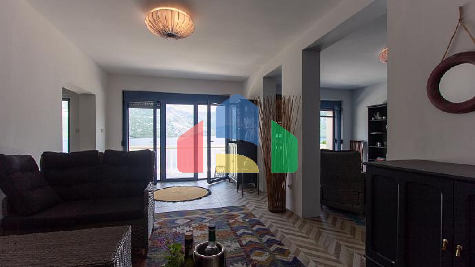 Захватывающая вилла с бассейном с видом на Которский залив