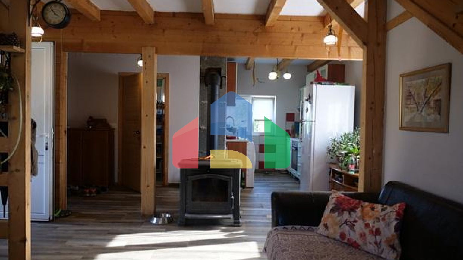 Продаются дома в Загоре на большом участке с бассейном