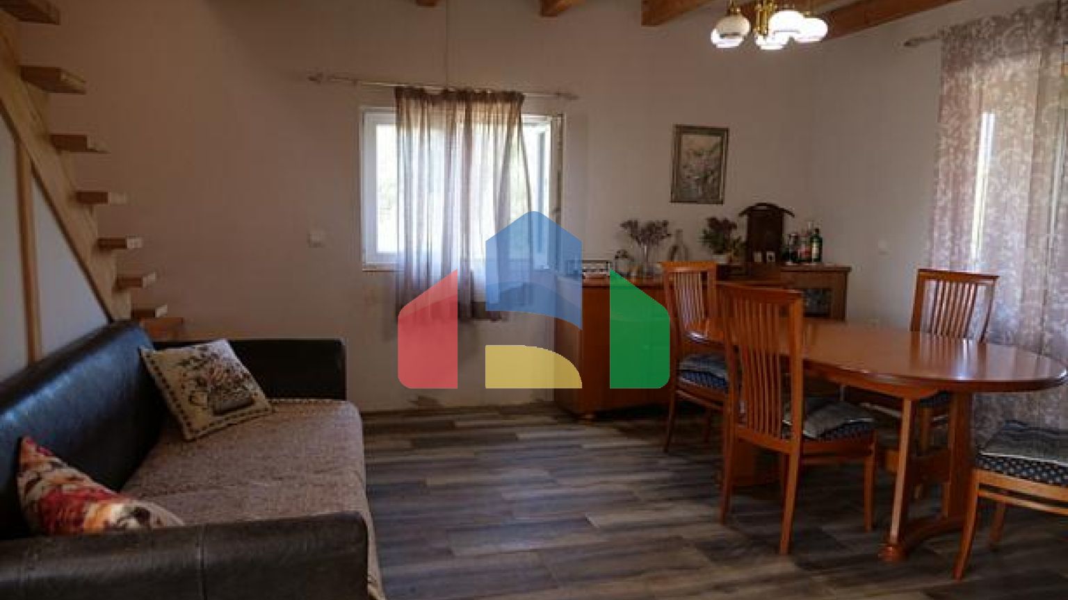 Продаются дома в Загоре на большом участке с бассейном