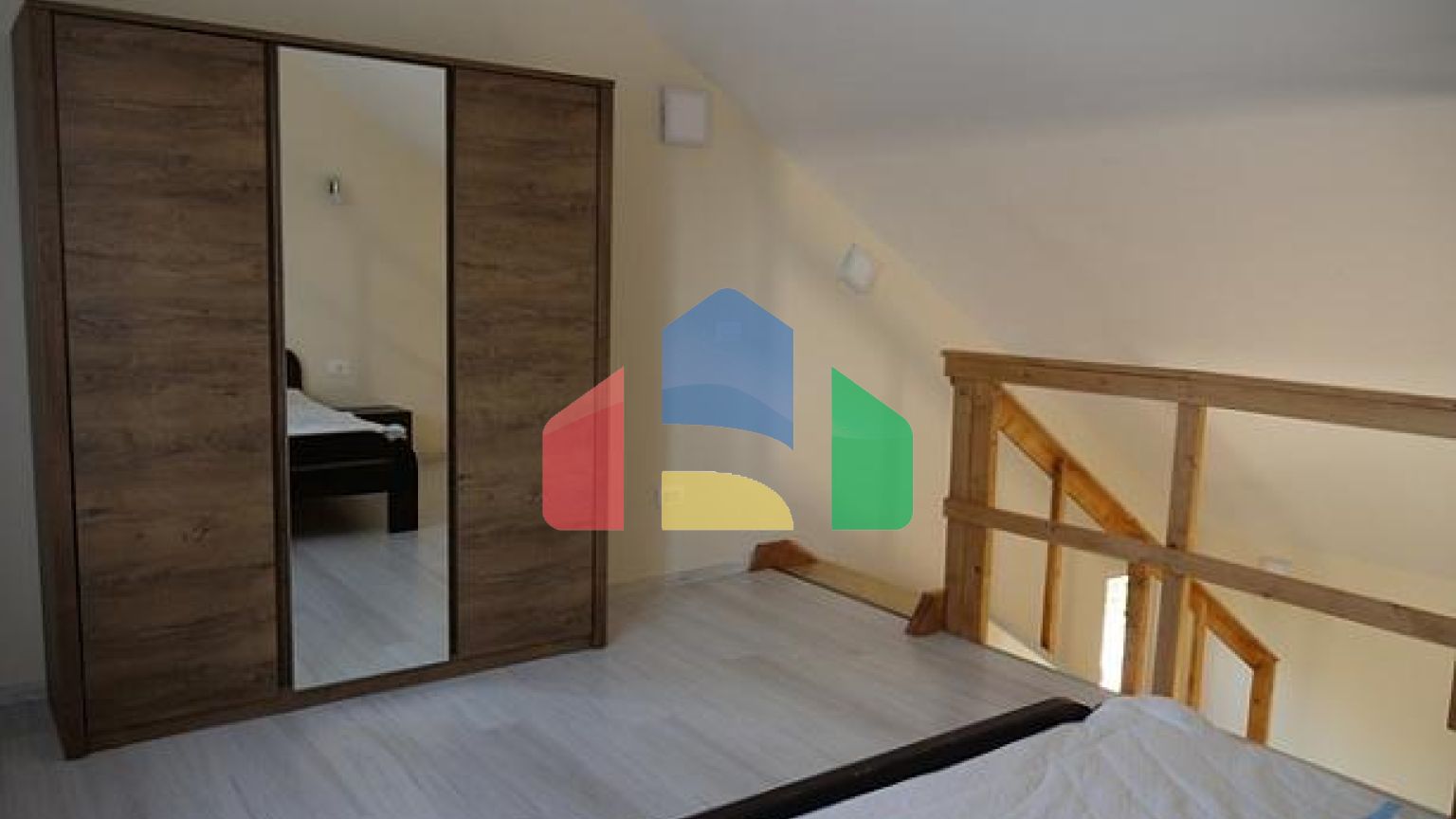 Продаются дома в Загоре на большом участке с бассейном