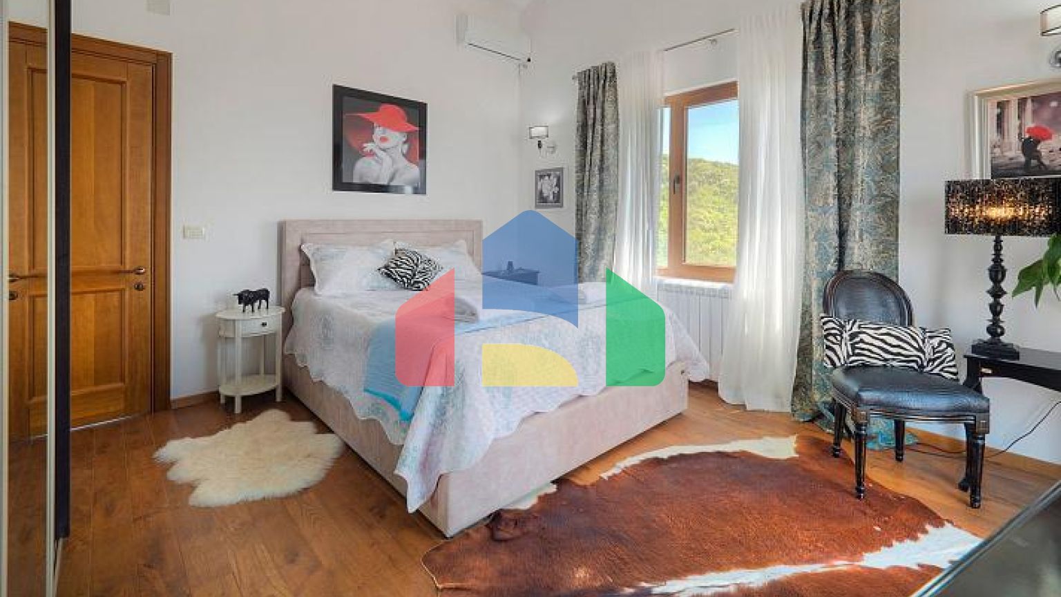 Роскошная вилла с панорамным видом на море и бассейном