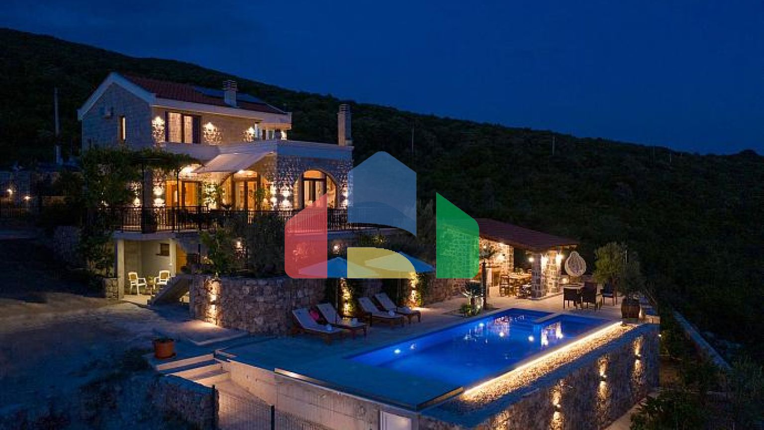 Роскошная вилла с панорамным видом на море и бассейном