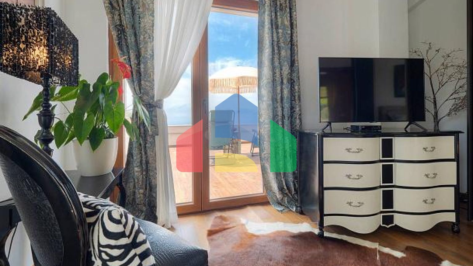 Роскошная вилла с панорамным видом на море и бассейном