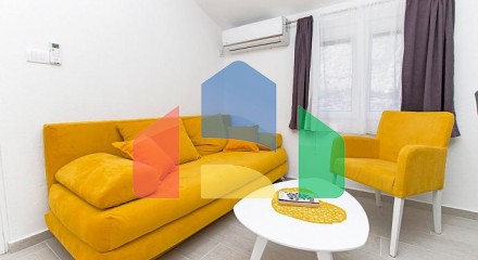 Два дома на первой линии от моря в Муо, Котор
