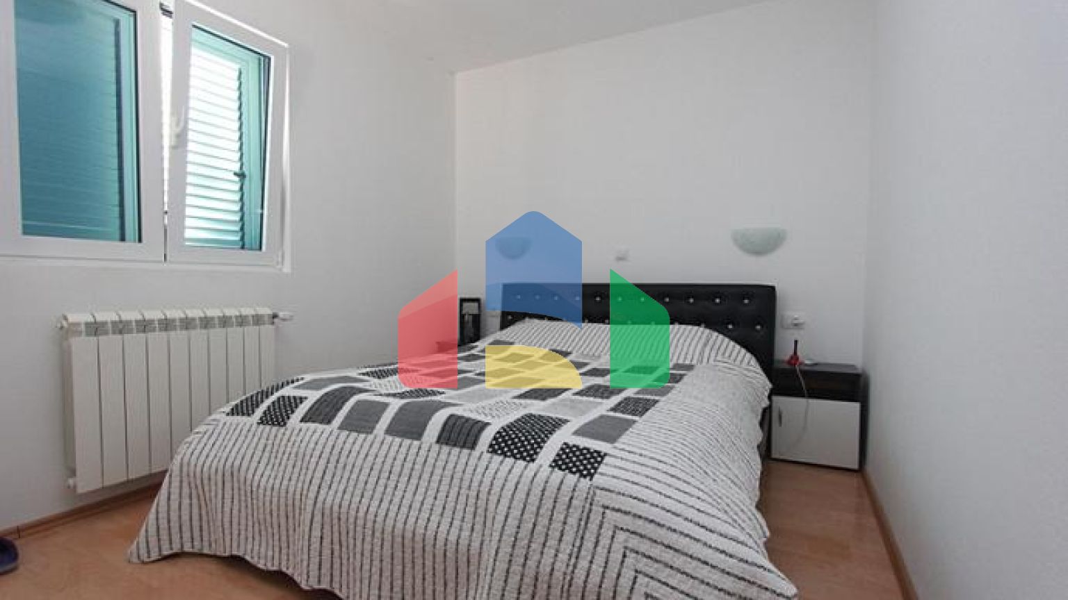 Роскошный дом с апартаментами в Столиве, в шаге от моря!