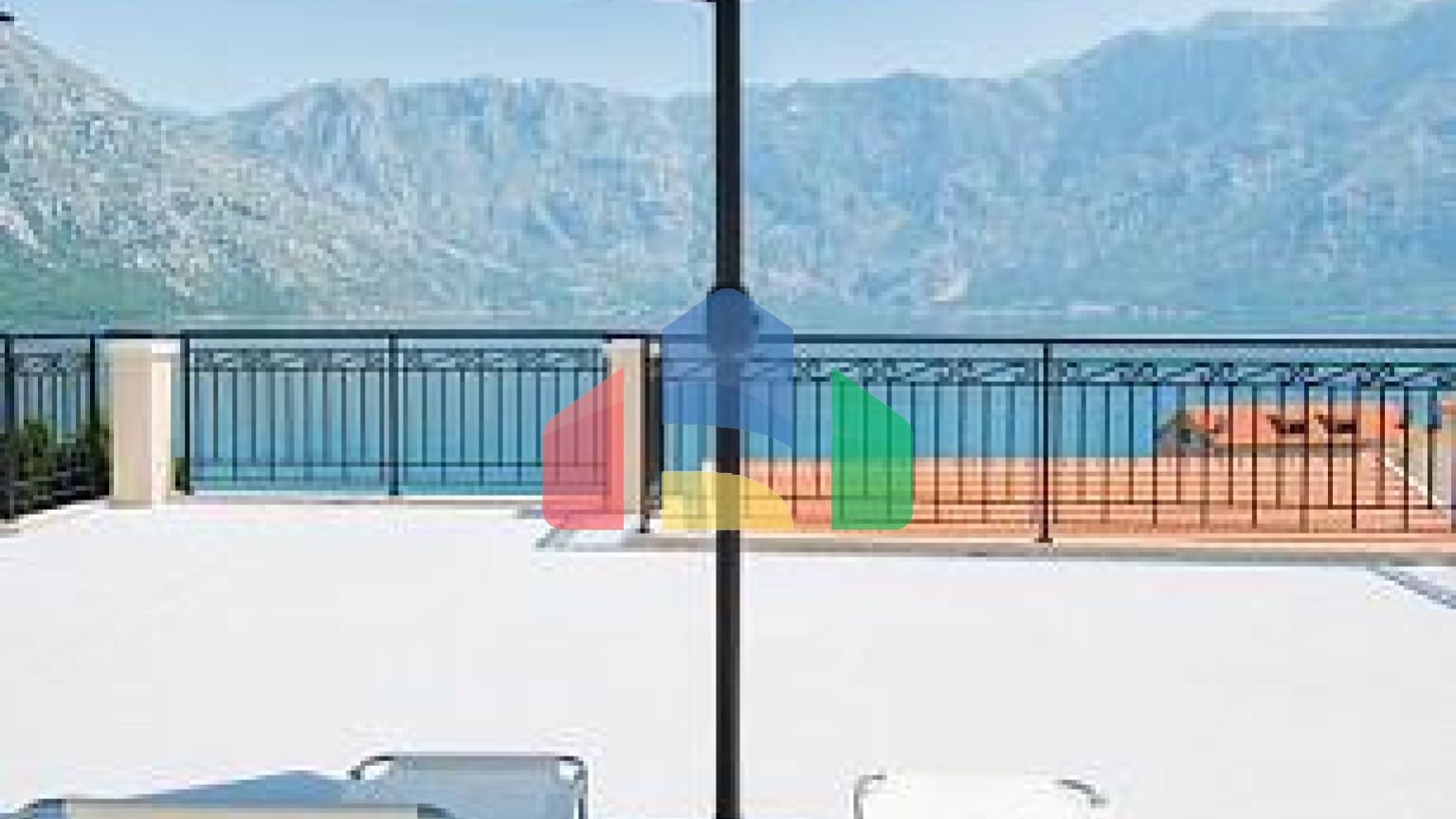 Роскошный дом с апартаментами в Столиве, в шаге от моря!