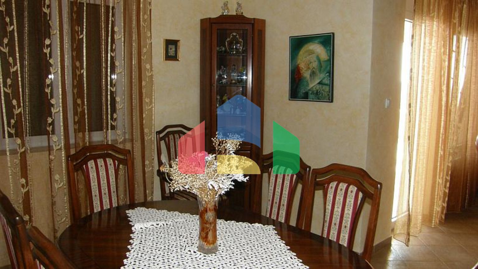 Трехэтажный дом в Каваче с прекрасным видом на море