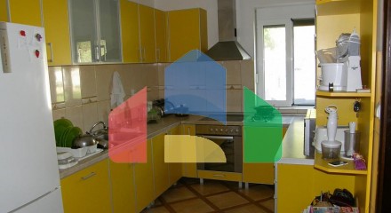 Three-story house in Kavac with a beautiful view of the sea