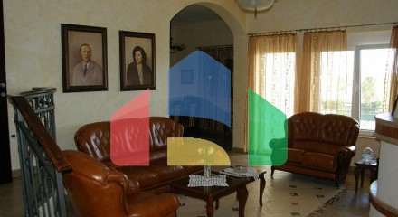 Three-story house in Kavac with a beautiful view of the sea