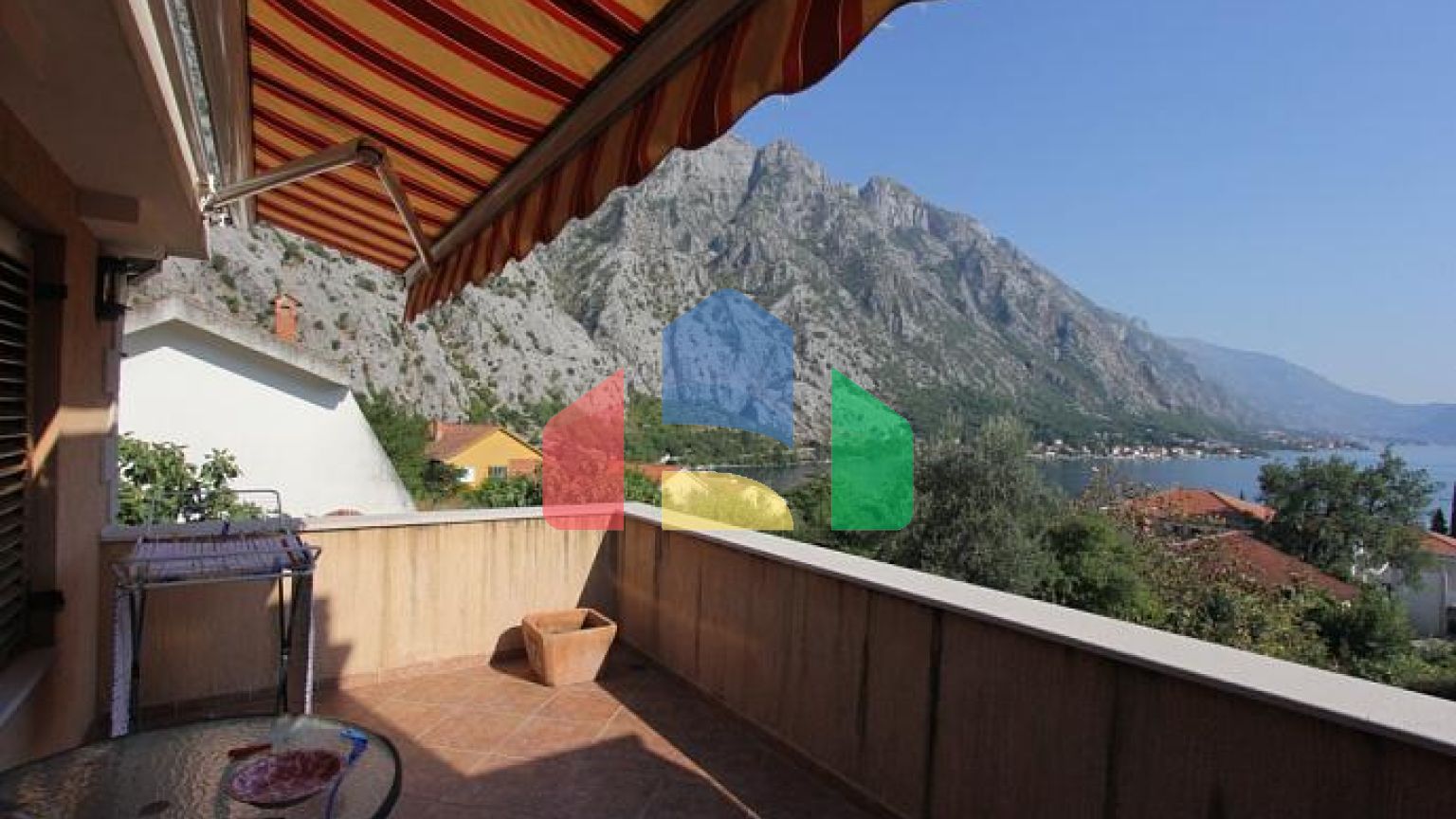 Вилла с бассейном в Ораховац