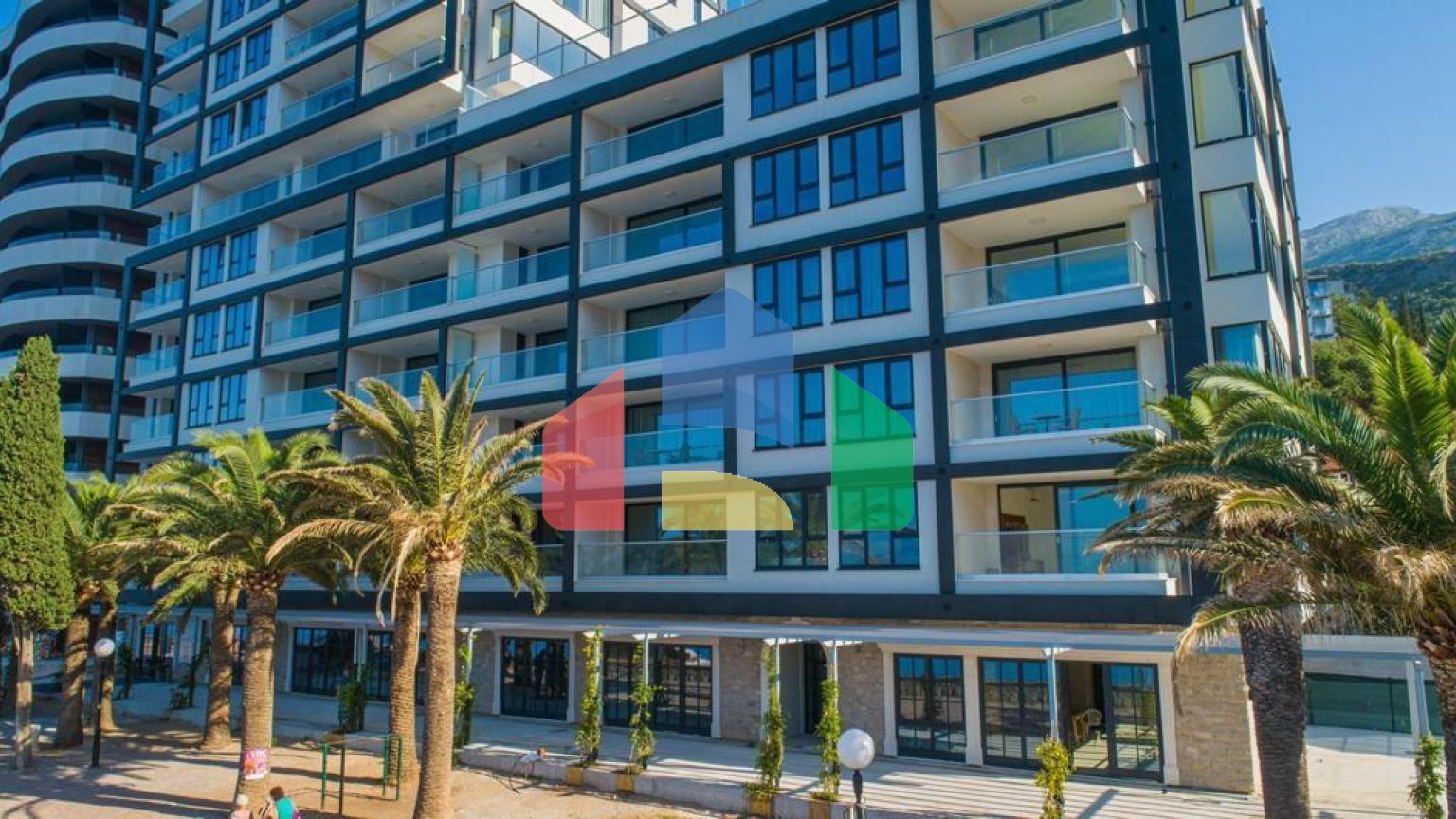 Квартира в новом комплексе на 1 линии в Рафаиловичи