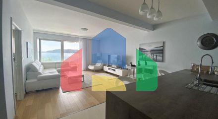 Apartment with 3 bedrooms on the 1st line of the sea in Rafailovici