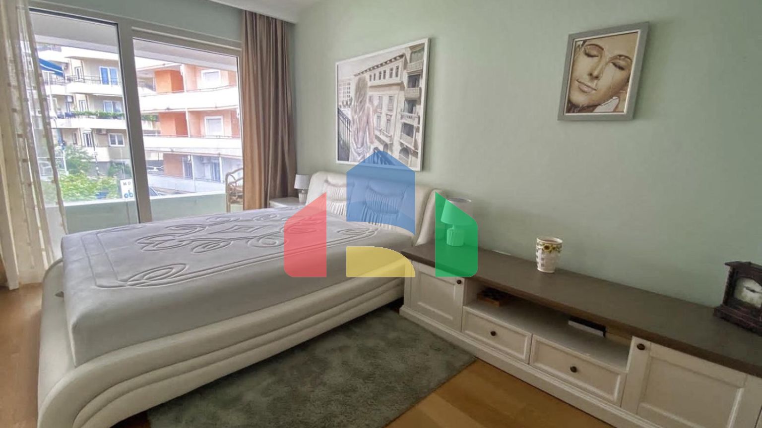 Кватира с 3 спальнями на 1 линии моря в Рафаиловичи