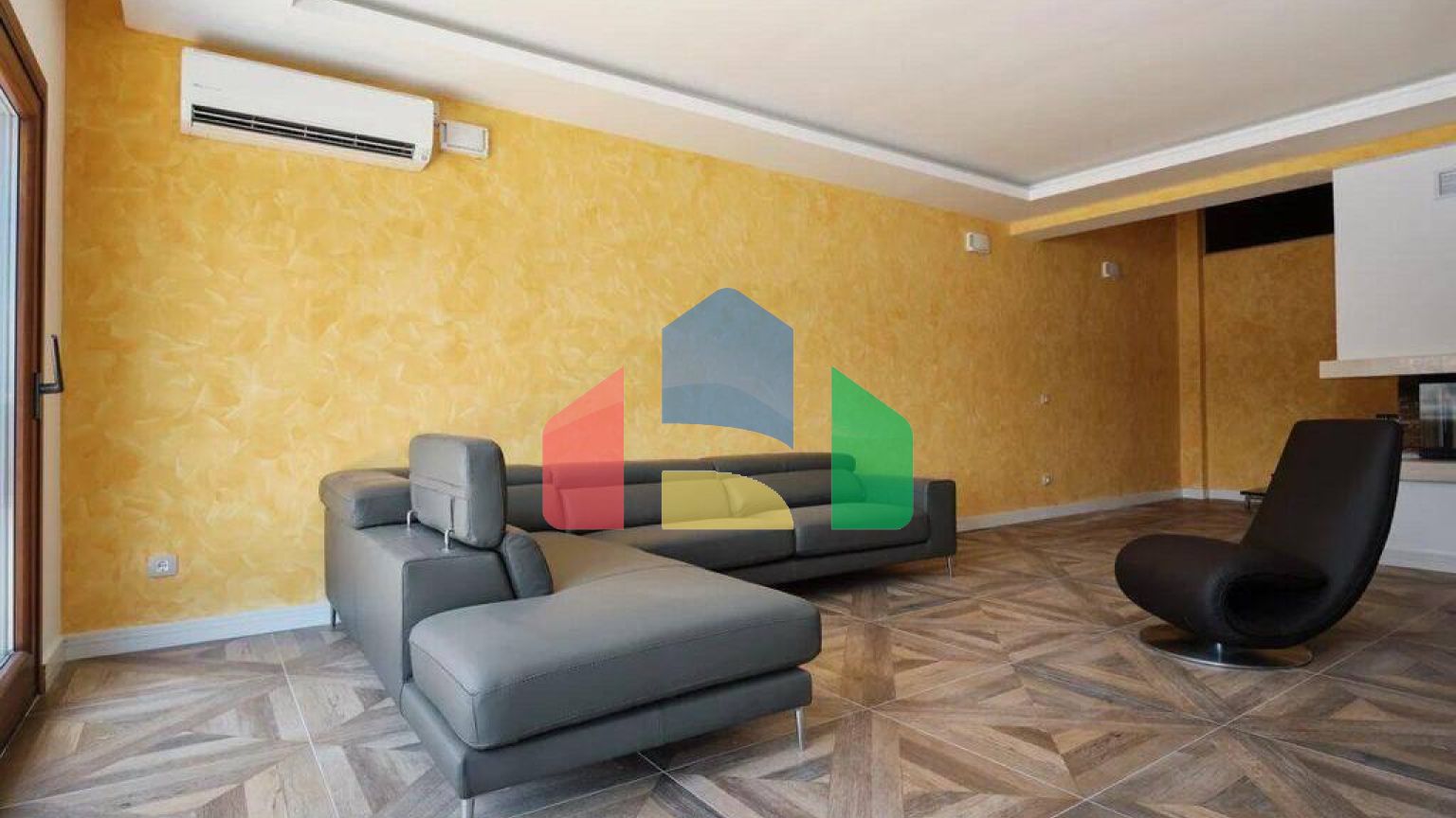 Двухэтажный пентхаус в Рафаиловичи