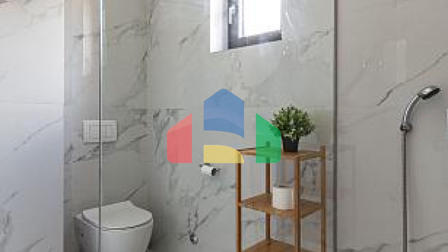 Продаётся эксклюзивная полностью меблированная просторная квартира с большой террасой.