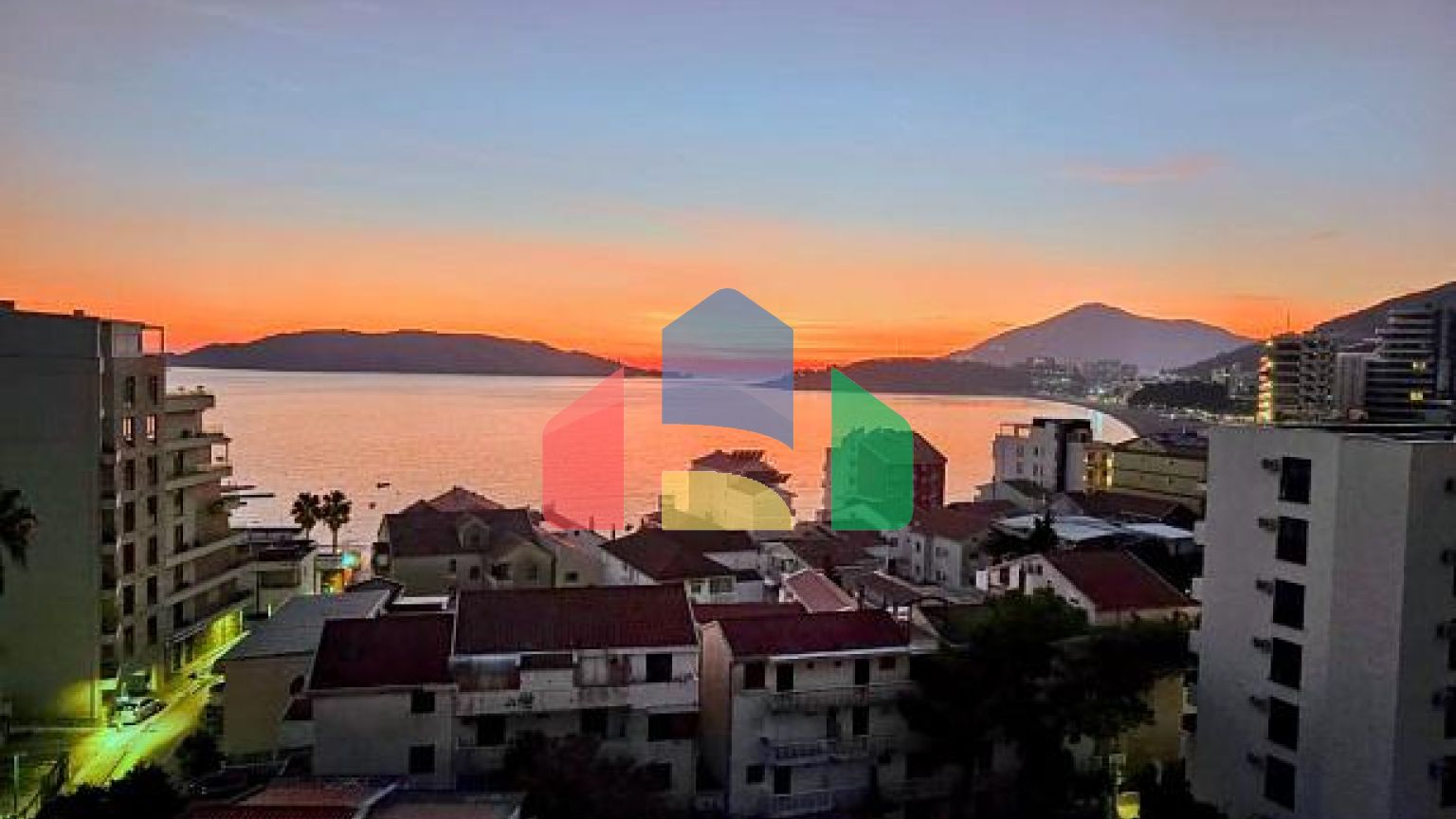 Просторная квартира с панорамным видом на море в Рафаиловичи — 122 м², гараж включён