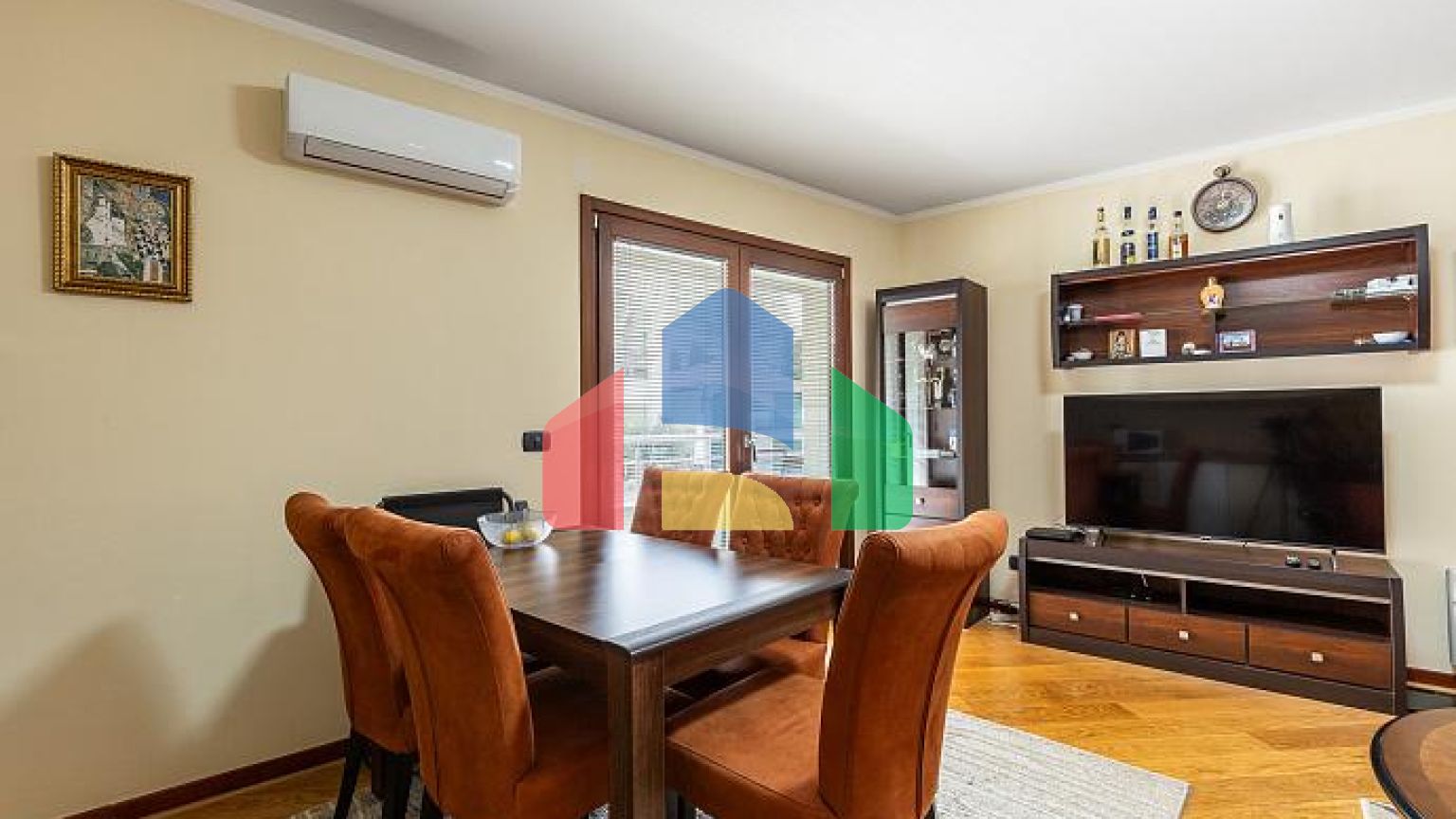 6752 Два апартамента по 57 м² в Рафаиловичи, первая линия