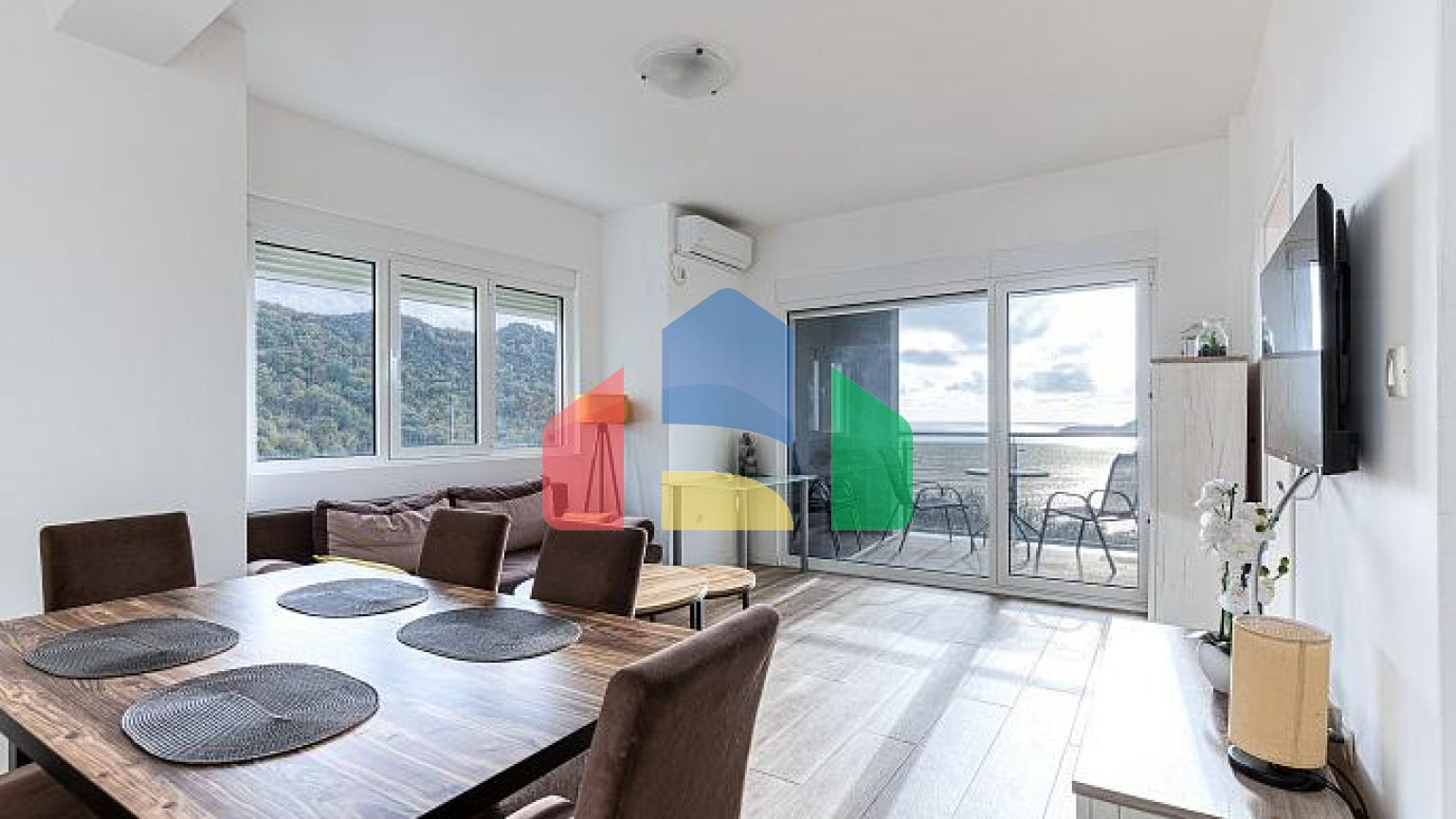 Светлая и уютная квартира площадью 65 м² в Рафаиловичах