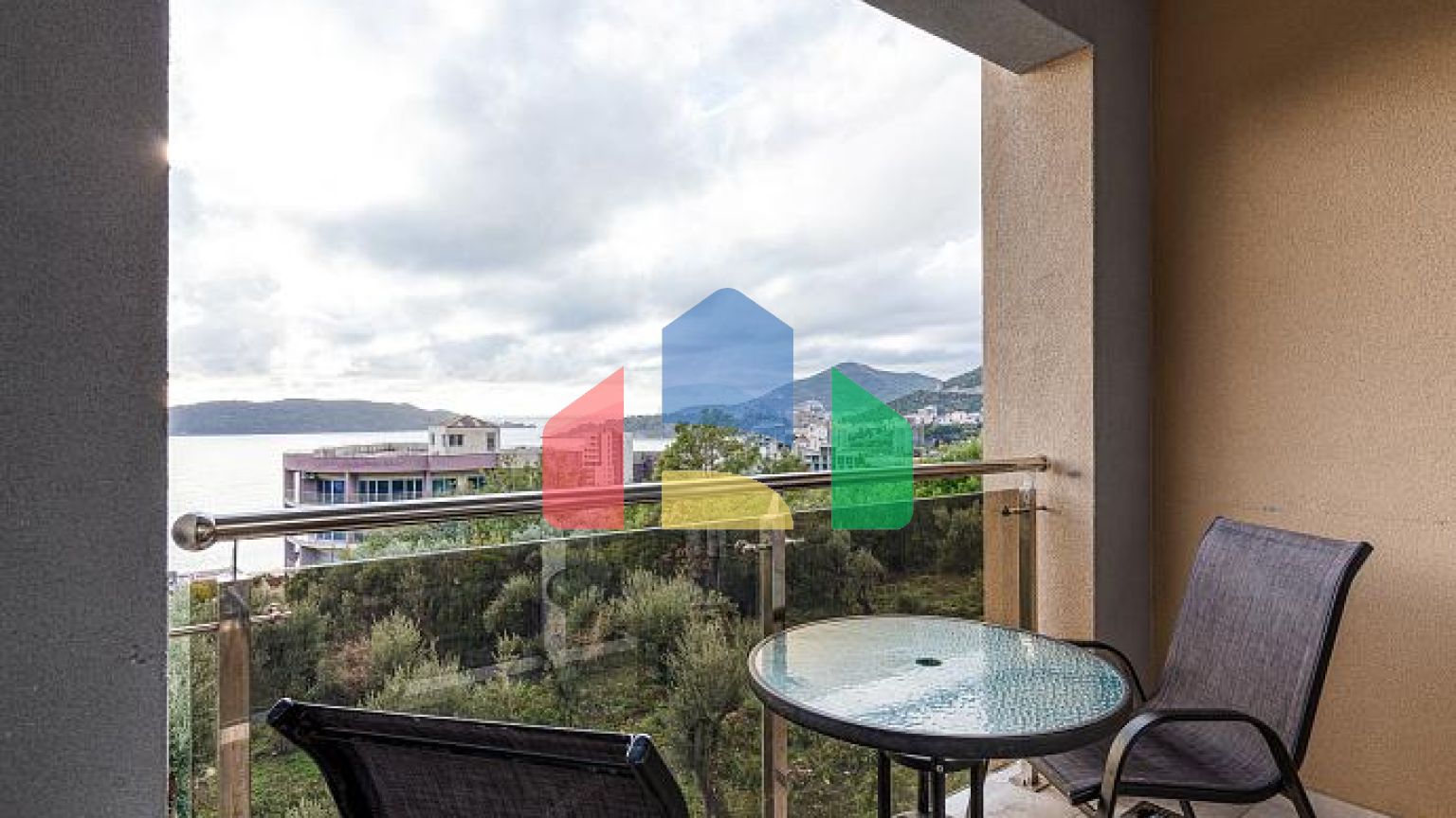 Светлая и уютная квартира площадью 65 м² в Рафаиловичах