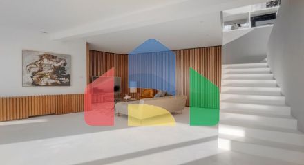 Уникальный пентхаус с бассейном и садом на крыше Уникальный пентхаус с бассейном и садом на крыше